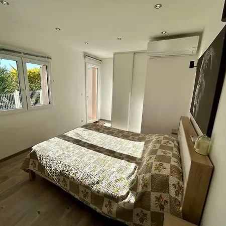 Bas De Cosy Les Pins Avec Jardin بيت للعطل