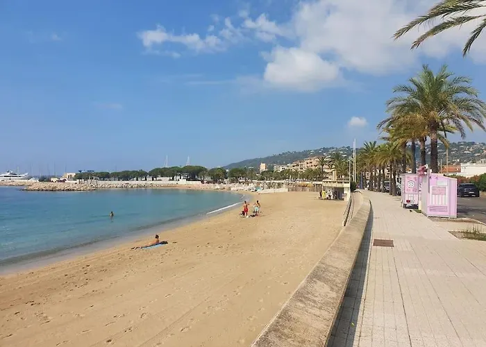 Bas De Cosy Les Pins Avec Jardin *