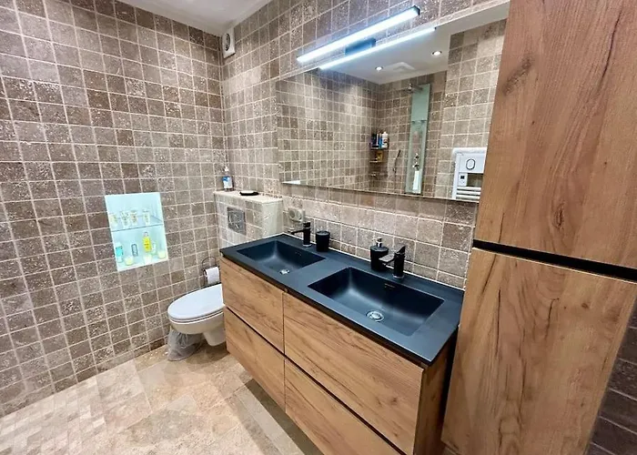 Bas De Cosy Les Pins Avec Jardin Сasa de vacaciones *